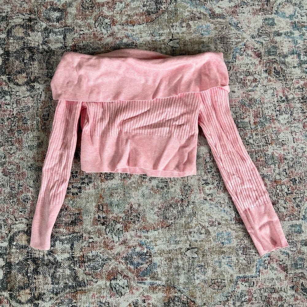 NWOT off the shoulder sweater 💓
